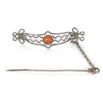 Hairpin with amber