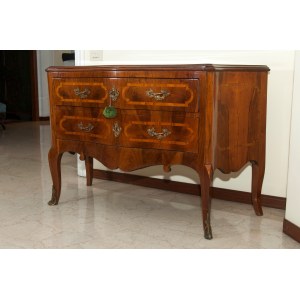 Paire de commodes en noyer, Paire de commodes en noyer