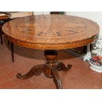 Round table in walnut wood, Round table in walnut wood