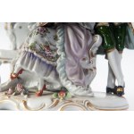 Gallant group in polychrome porcelain, Gallant group in polychrome porcelain