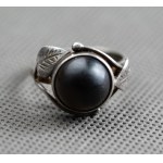 Agate Klodzko. "Leaves" ring with black stone.