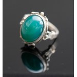 Ring with chrysoprase.