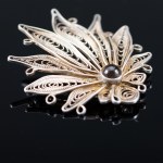 Imago Artis. Beautiful large filigree brooch.