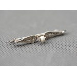 Imago Artis. Filigree brooch with a white eyelet.