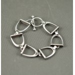 Warmet. "Stirrup" bracelet.