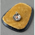 Minimalist pendant with coral.