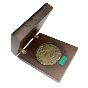 Medal PTTK 1873-1973 w dedykowanym pudełku
