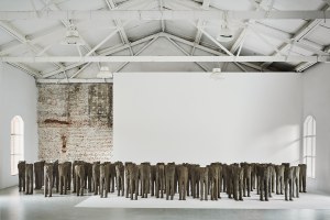 Magdalena Abakanowicz (1930-2017), Bambini, 1998-1999 (83 figury dziecięce)