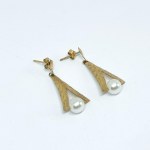 Gold earrings with Akoya pearls