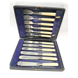 Table set in original packaging