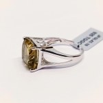 Anello in argento con quarzo olivastro naturale
