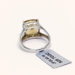 Anello in argento con quarzo olivastro naturale