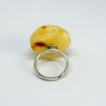 Silberner Ring mit bernsteinfarbener Kuppel
