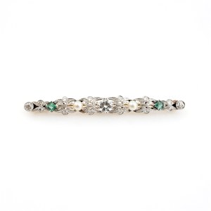 Brooch with emerald and brilliant-cut diamonds