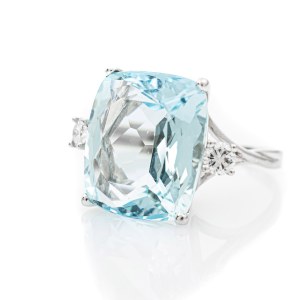 Jewelry set with aquamarines