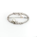 Pearl diamond brooch