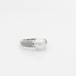 Anello con diamante e perla