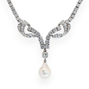 Necklace with brilliant-cut diamonds and cultured pearl
