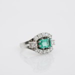 Bague émeraude sertie de brillants