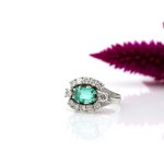 Bague émeraude sertie de brillants