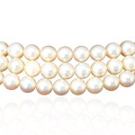 Pearl necklace with emerald diamond clasp