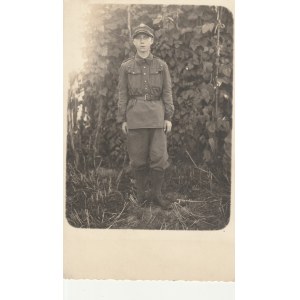 EUROPA. Mężczyzna w mundurze, wyd. przed 1939; cz.-b., stan bdb, bez obiegu