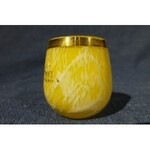 SZCZECIN. Kieliszek szklany kolor żółty ze złoceniami, st. bdb, wys.: ok. 50 mm
