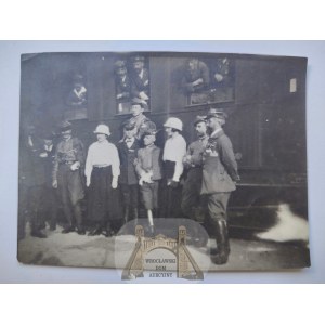 Białystok, zlot Sokoła, delegaci na dworcu kolejowym ok. 1930
