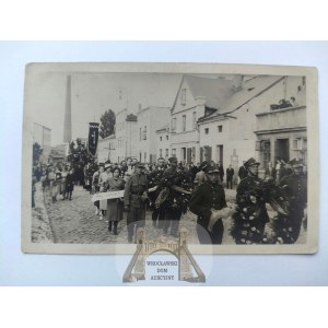 Lodz, Ogrodowa Street, funeral of personalities, soldiers ca. 1930
