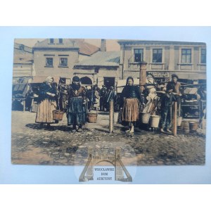 Lowicz, women at the well 1916