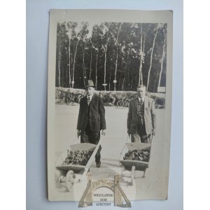 Krakau, Piłsudski-Hügel, Gießen, Männer ca. 1935
