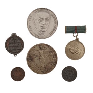 Medals, plaques and tokens