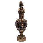 Monumentale Urnenvase im neoklassizistischen Stil
