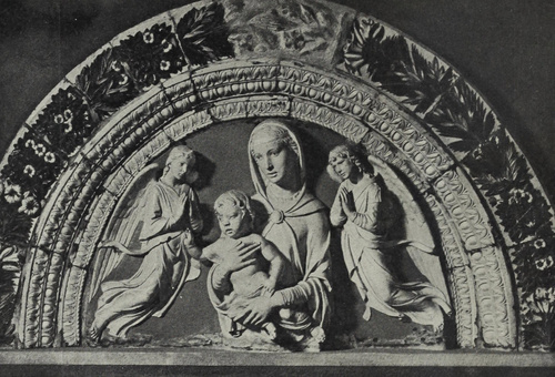 Florencja. Museo Nazionale. LUCA DELLA ROBBIA. Madonna z Dzieciątkiem i aniołkami.