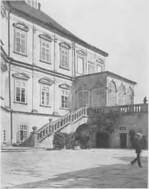 ZAMEK W PODHORCACH. Widok od podwórca.
