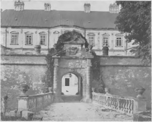 ZAMEK W PODHORCACH. Brama wjazdowa.