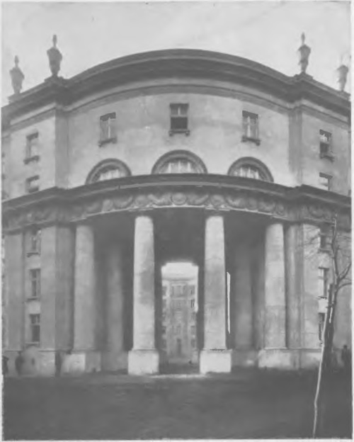 A. SZYSZKO-BOHUSZ. Domy mieszkalne P. K. O. w Krakowie. (Wejście główne).