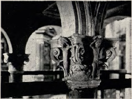 Fig. 45. Kapitel z baldachimu nad grobowcem Władysława Jagiełły.