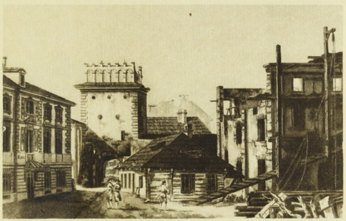 Widok pobocznej bramy.