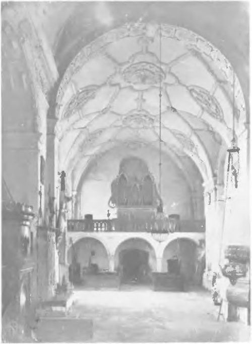 WNĘTRZE KOŚCIOŁA W UCHANIU (pow. Hrubieszowski).