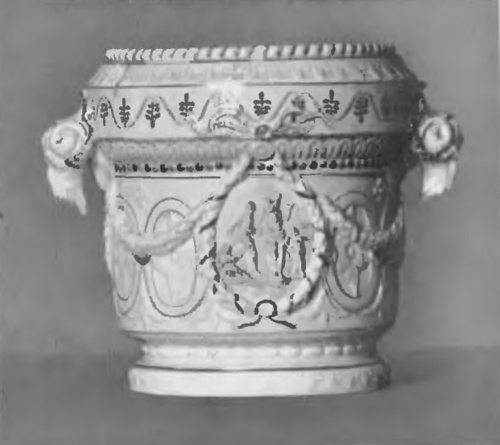 Fig. 30. Wiedeń, ok. r. 1780. Doniczka.