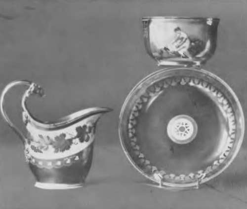 Fig. 41. Wiedeń, ok. r. 1815. Naczynie na mleko i filiżanka ze spodkiem.