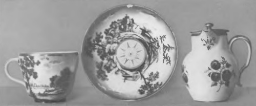 Fig. 45. Korzec, ok. r. 1790-1796. Filiżanka ze spodkiem i imbryk.