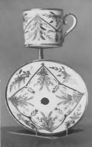 Fig. 48. Korzec. ok. r. 1810. Filiżanka z podstawką