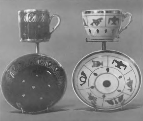 Fig. 50. Korzec, ok. r. 1815. Filiżanki z podstawkami.