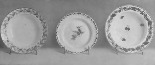 Fig. 52. Korzec: Talerzyk ażurowy, ok. r. 1795. i dwa talerze. ok. r. 1810.