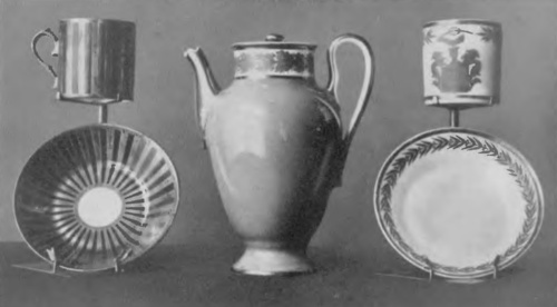 Fig. 56. Baranówka. ok. 1803-1810. Dzbanek i dwie filiżanki z podstawkami.