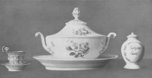 Fig. 57. Baranówka. Waza. ok. r. 1810, filiżanka z podstawką, ok. r. 1820. i naczynie apteczne, ok. r. 1830.