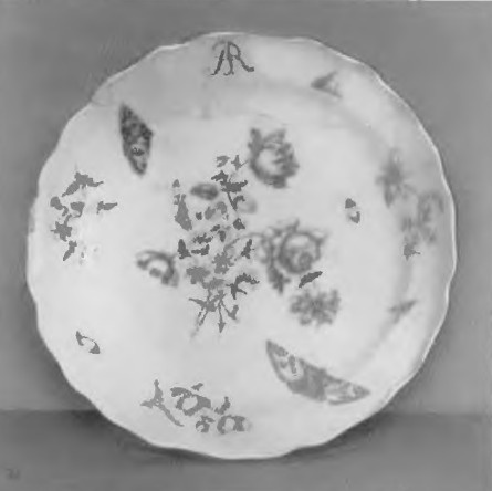 Fig. 12. Miśnia, ok. r. 1740. Półmisek z inicjałem Augusta III.