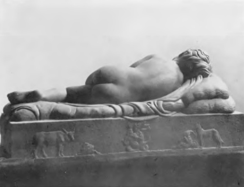 Arturo Dazzi, “Śpiące dziecko” (marmur).